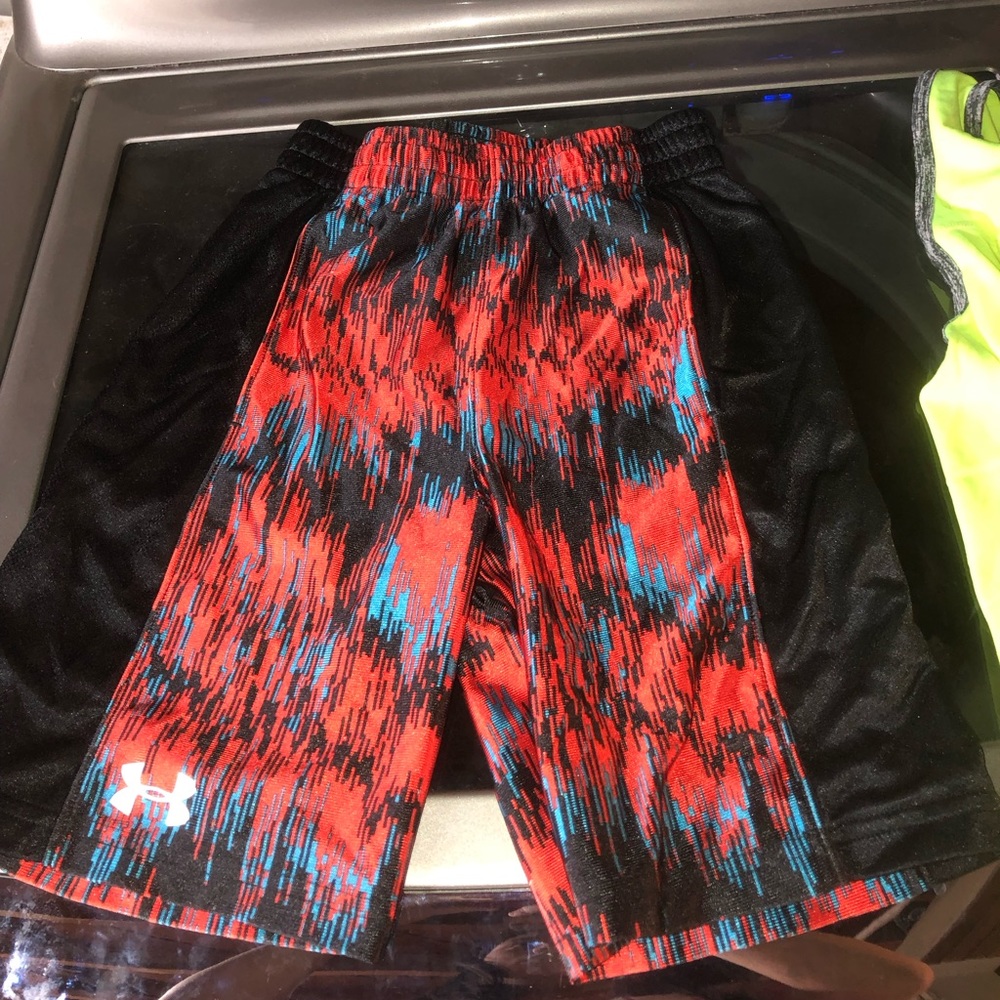Size 7 boys UA shorts